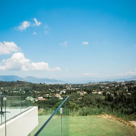 Hill House Villa Kompitsion